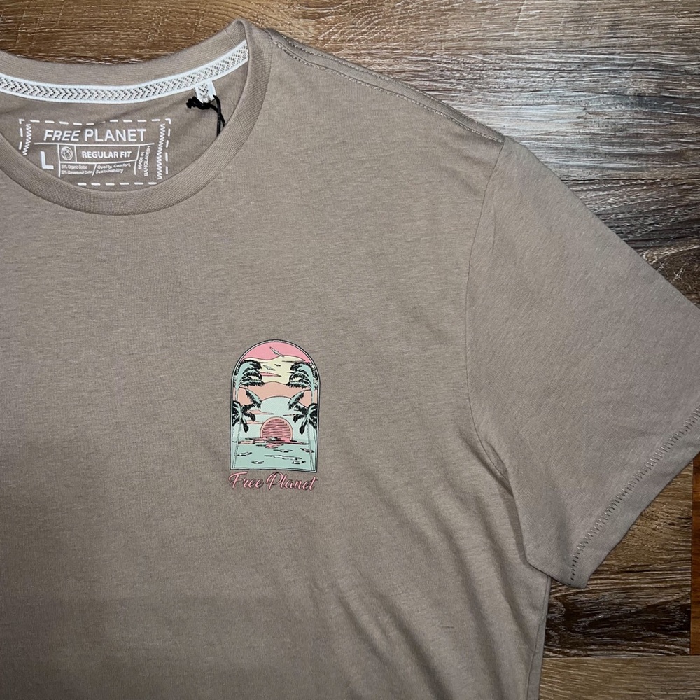 Free Planet Mens Short Sleeve Sunset Graphic Tee, Size L - Picture 6 of 9